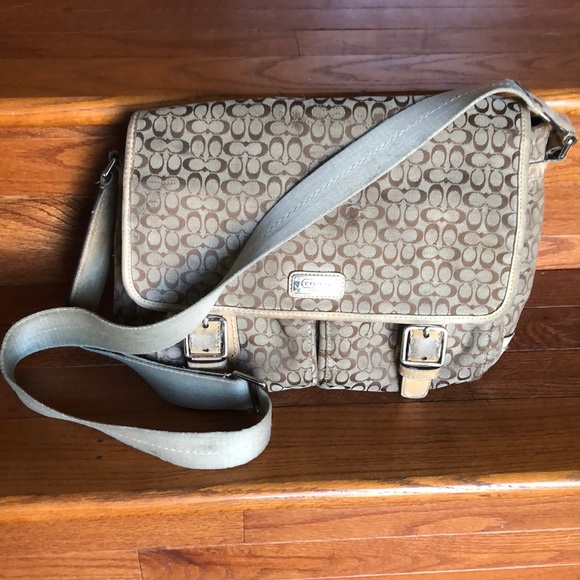 COACH Signature Voyager Khaki Bag - Picture 2 of 10